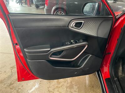 2022 Kia Soul LX   - Photo 20 - Saint Louis, MI 48880-9800