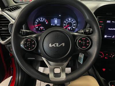2022 Kia Soul LX   - Photo 8 - Saint Louis, MI 48880-9800