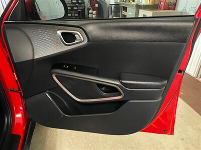 2022 Kia Soul LX   - Photo 18 - Saint Louis, MI 48880-9800