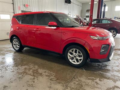 2022 Kia Soul LX   - Photo 4 - Saint Louis, MI 48880-9800