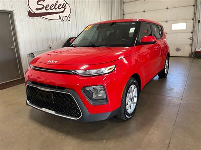 2022 Kia Soul LX   - Photo 2 - Saint Louis, MI 48880-9800