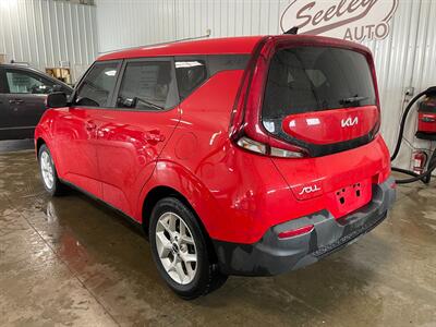 2022 Kia Soul LX   - Photo 6 - Saint Louis, MI 48880-9800