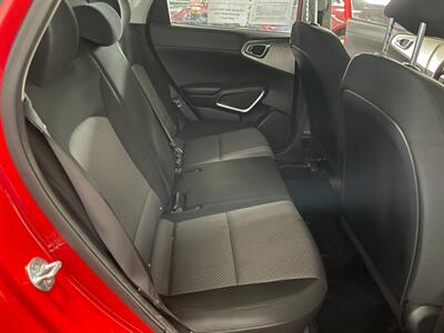 2022 Kia Soul LX   - Photo 16 - Saint Louis, MI 48880-9800