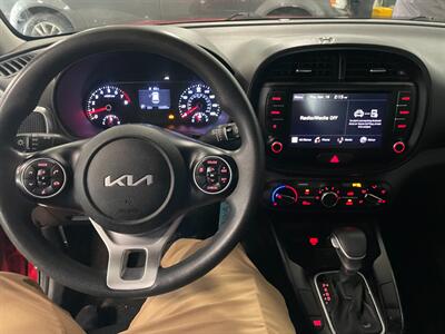 2022 Kia Soul LX   - Photo 7 - Saint Louis, MI 48880-9800