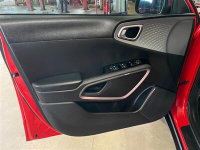 2022 Kia Soul LX   - Photo 19 - Saint Louis, MI 48880-9800