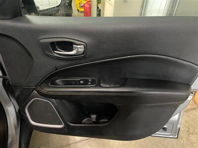 2019 Jeep Compass Limited   - Photo 18 - Saint Louis, MI 48880-9800