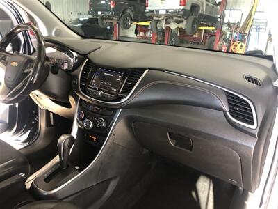 2019 Chevrolet Trax LT   - Photo 17 - Saint Louis, MI 48880-9800