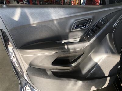 2019 Chevrolet Trax LT   - Photo 18 - Saint Louis, MI 48880-9800