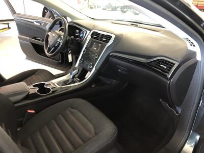 2016 Ford Fusion SE   - Photo 19 - Saint Louis, MI 48880-9800