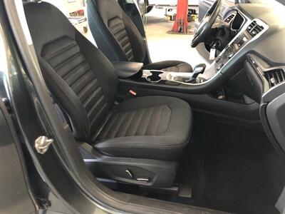 2016 Ford Fusion SE   - Photo 17 - Saint Louis, MI 48880-9800
