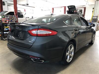2016 Ford Fusion SE   - Photo 6 - Saint Louis, MI 48880-9800
