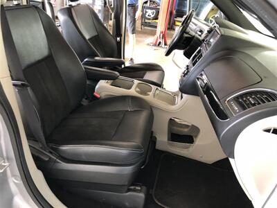 2020 Dodge Grand Caravan SXT   - Photo 17 - Saint Louis, MI 48880-9800