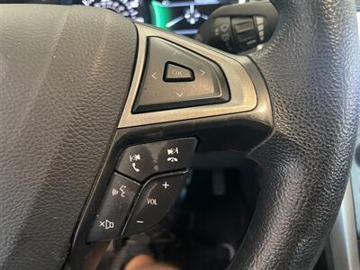 2020 Ford Fusion SE   - Photo 11 - Saint Louis, MI 48880-9800