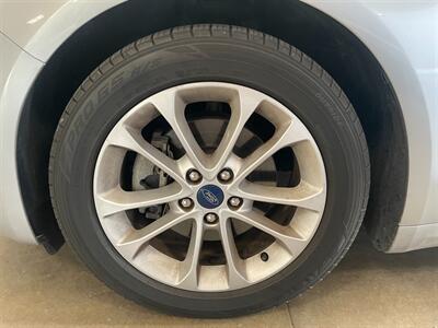 2020 Ford Fusion SE   - Photo 21 - Saint Louis, MI 48880-9800