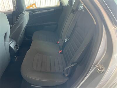 2020 Ford Fusion SE   - Photo 15 - Saint Louis, MI 48880-9800