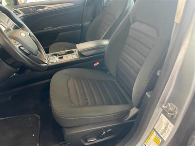 2020 Ford Fusion SE   - Photo 14 - Saint Louis, MI 48880-9800