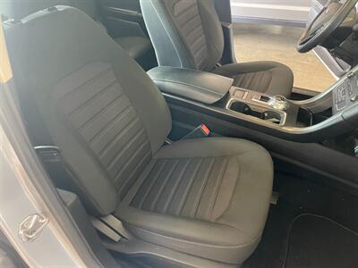 2020 Ford Fusion SE   - Photo 17 - Saint Louis, MI 48880-9800