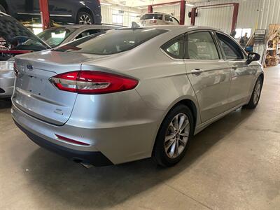 2020 Ford Fusion SE   - Photo 6 - Saint Louis, MI 48880-9800