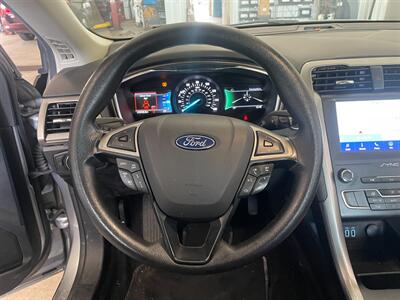 2020 Ford Fusion SE   - Photo 8 - Saint Louis, MI 48880-9800