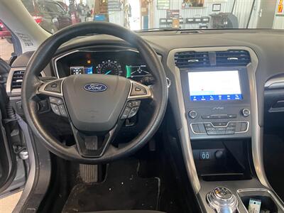 2020 Ford Fusion SE   - Photo 7 - Saint Louis, MI 48880-9800