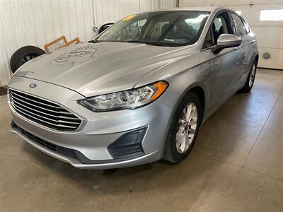 2020 Ford Fusion SE   - Photo 2 - Saint Louis, MI 48880-9800