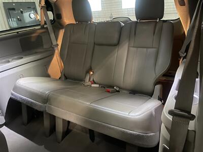 2015 Chrysler Town and Country Touring-L   - Photo 19 - Saint Louis, MI 48880-9800