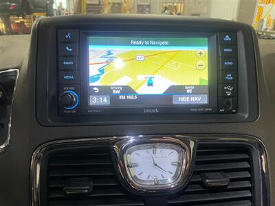 2015 Chrysler Town and Country Touring-L   - Photo 14 - Saint Louis, MI 48880-9800