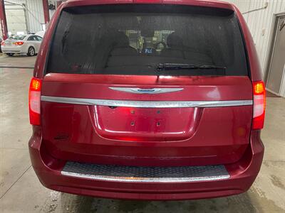 2015 Chrysler Town and Country Touring-L   - Photo 29 - Saint Louis, MI 48880-9800