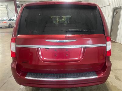 2015 Chrysler Town and Country Touring-L   - Photo 7 - Saint Louis, MI 48880-9800