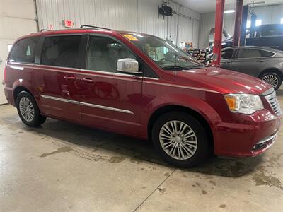 2015 Chrysler Town and Country Touring-L   - Photo 5 - Saint Louis, MI 48880-9800