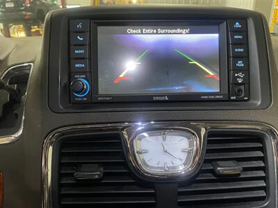 2015 Chrysler Town and Country Touring-L   - Photo 16 - Saint Louis, MI 48880-9800