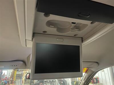 2015 Chrysler Town and Country Touring-L   - Photo 9 - Saint Louis, MI 48880-9800