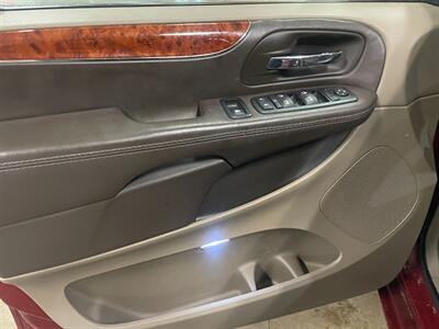2015 Chrysler Town and Country Touring-L   - Photo 24 - Saint Louis, MI 48880-9800