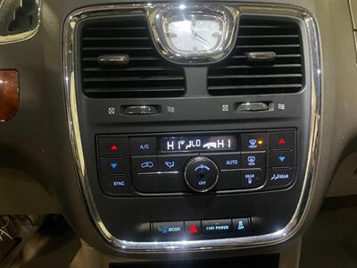 2015 Chrysler Town and Country Touring-L   - Photo 17 - Saint Louis, MI 48880-9800