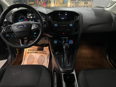 2017 Ford Focus SE - Photo 8 - Saint Louis, MI 48880-9800