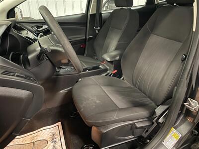 2017 Ford Focus SE - Photo 16 - Saint Louis, MI 48880-9800