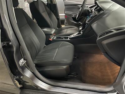 2017 Ford Focus SE - Photo 18 - Saint Louis, MI 48880-9800