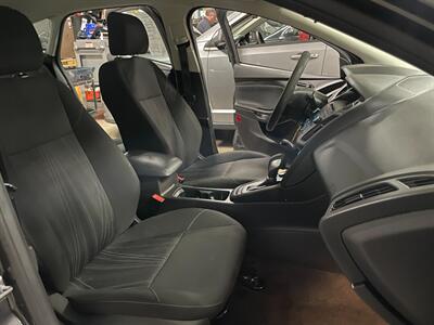 2017 Ford Focus SE - Photo 19 - Saint Louis, MI 48880-9800
