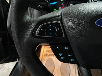 2017 Ford Focus SE - Photo 14 - Saint Louis, MI 48880-9800