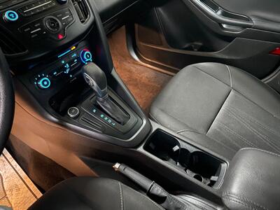2017 Ford Focus SE - Photo 12 - Saint Louis, MI 48880-9800