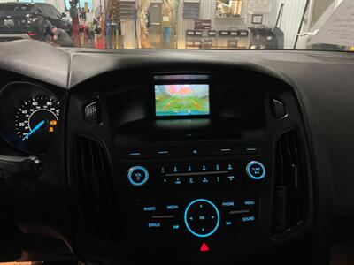 2017 Ford Focus SE - Photo 13 - Saint Louis, MI 48880-9800