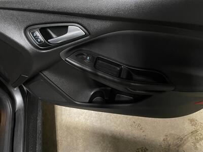 2017 Ford Focus SE - Photo 23 - Saint Louis, MI 48880-9800