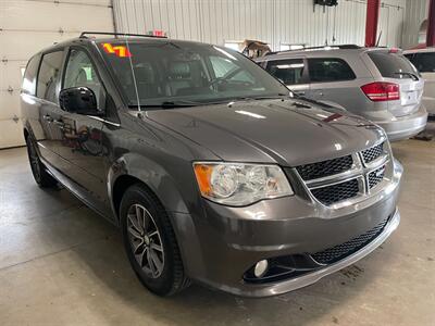 2017 Dodge Grand Caravan SXT - Photo 4 - Saint Louis, MI 48880-9800