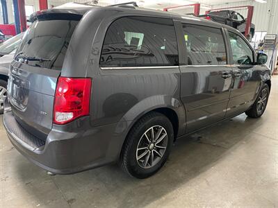 2017 Dodge Grand Caravan SXT - Photo 6 - Saint Louis, MI 48880-9800