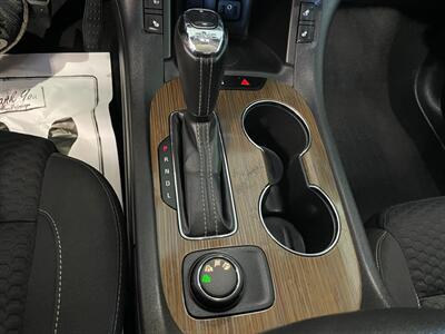 2017 GMC Acadia SLE-2 - Photo 16 - Saint Louis, MI 48880-9800