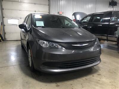 2020 Chrysler Voyager L   - Photo 4 - Saint Louis, MI 48880-9800