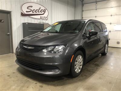 2020 Chrysler Voyager L   - Photo 2 - Saint Louis, MI 48880-9800