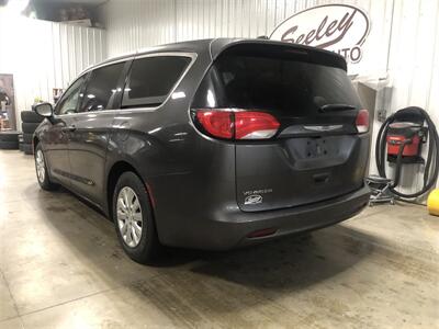 2020 Chrysler Voyager L   - Photo 3 - Saint Louis, MI 48880-9800