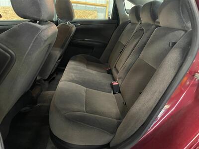 2009 Chevrolet Impala LT   - Photo 13 - Saint Louis, MI 48880-9800
