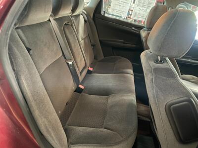2009 Chevrolet Impala LT   - Photo 14 - Saint Louis, MI 48880-9800